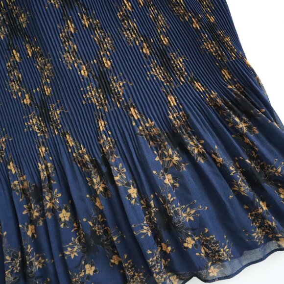 1. State Accordion Pleat Halter Top | S - Picture 7 of 8